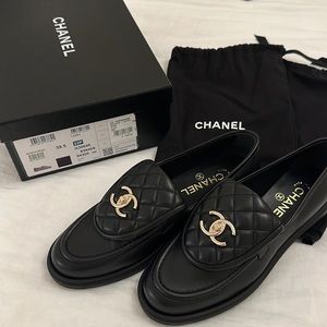BRAND NEW IN BOX Black Chanel Turnlock Loafers Quilted Leather Sz 39.5